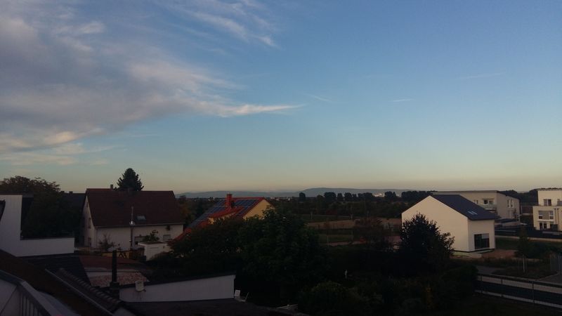 Schöne drei Zimmer Wohnung, Dachterrasse, Bad mit Waschmaschinen Anschluss 